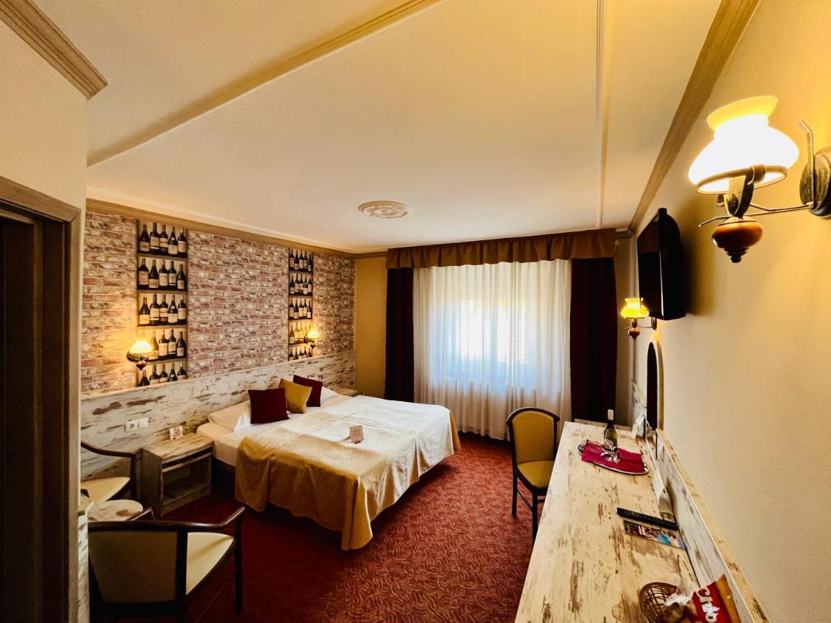 Hotel Korona Wellness, Rendezveny Es Borszalloda Eger Eksteriør billede