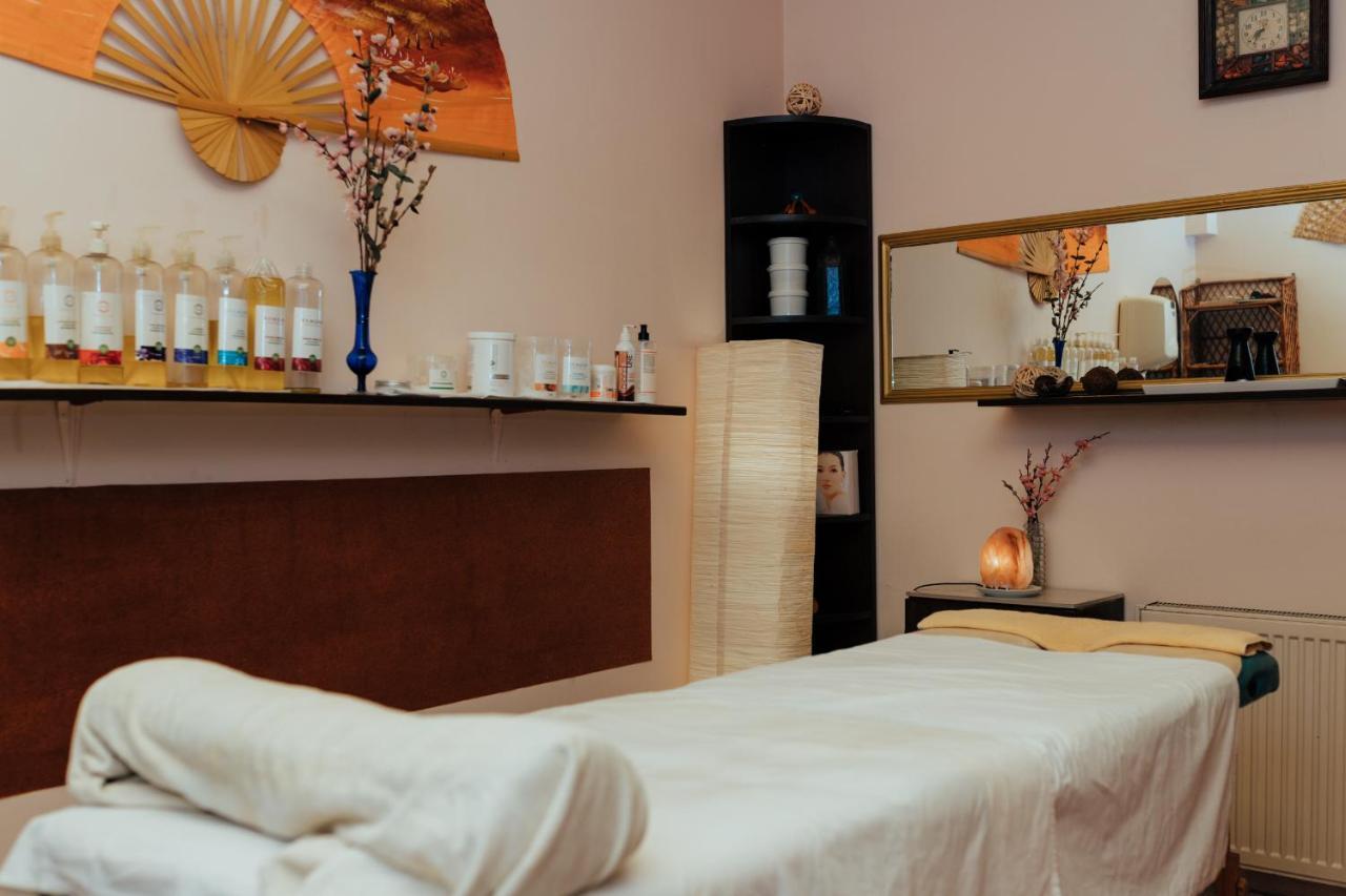 Hotel Korona Wellness, Rendezveny Es Borszalloda Eger Eksteriør billede