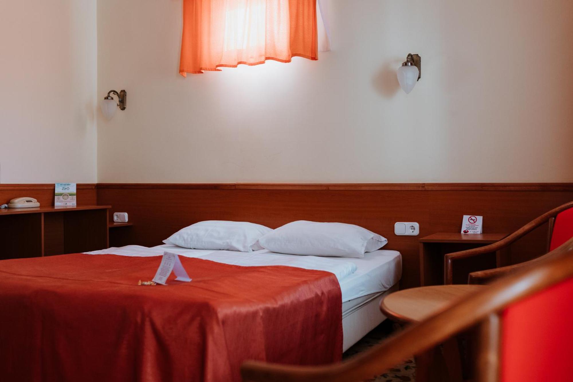 Hotel Korona Wellness, Rendezveny Es Borszalloda Eger Værelse billede