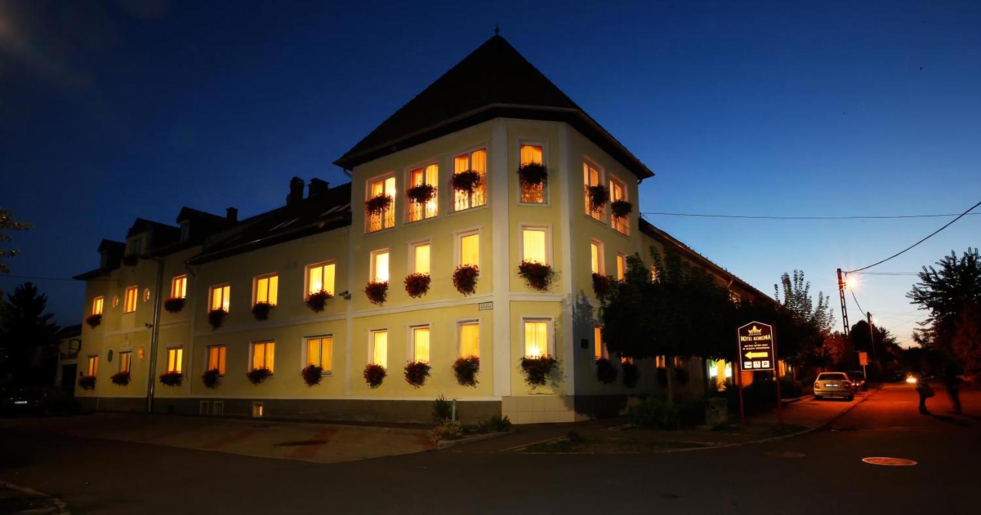 Hotel Korona Wellness, Rendezveny Es Borszalloda Eger Eksteriør billede