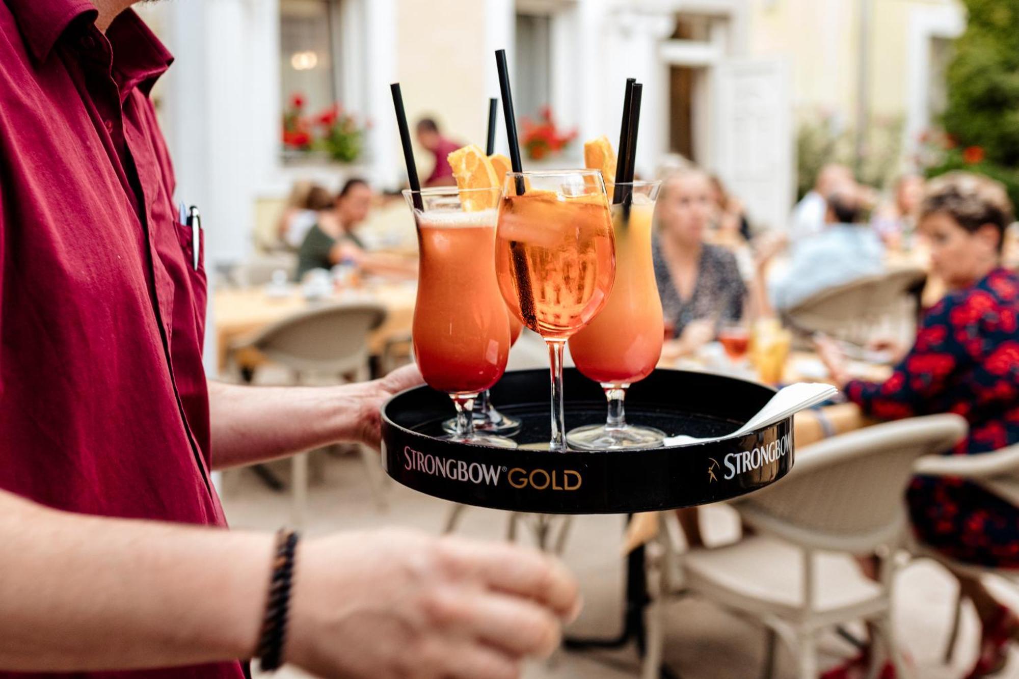 Hotel Korona Wellness, Rendezveny Es Borszalloda Eger Eksteriør billede