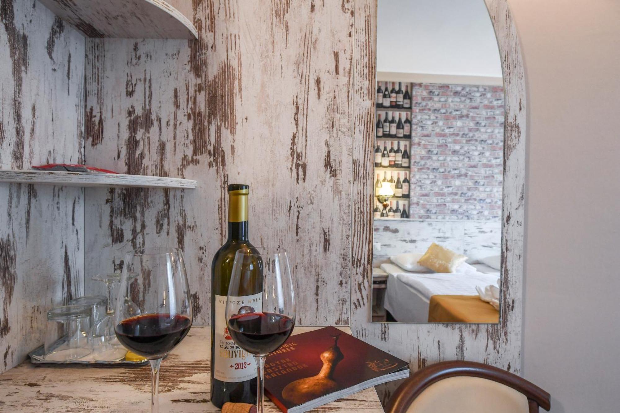Hotel Korona Wellness, Rendezveny Es Borszalloda Eger Eksteriør billede