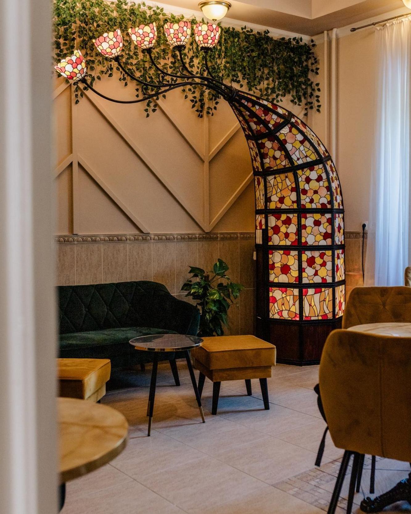 Hotel Korona Wellness, Rendezveny Es Borszalloda Eger Eksteriør billede