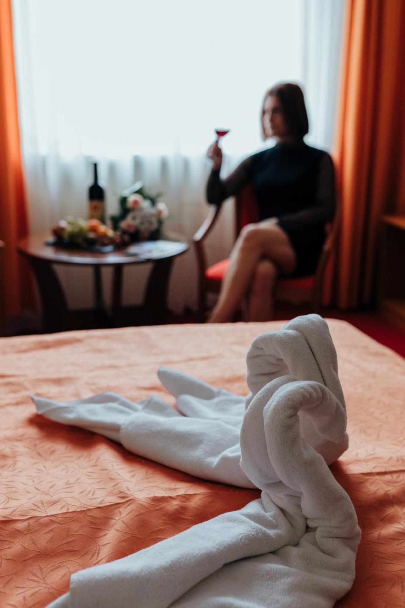 Hotel Korona Wellness, Rendezveny Es Borszalloda Eger Eksteriør billede