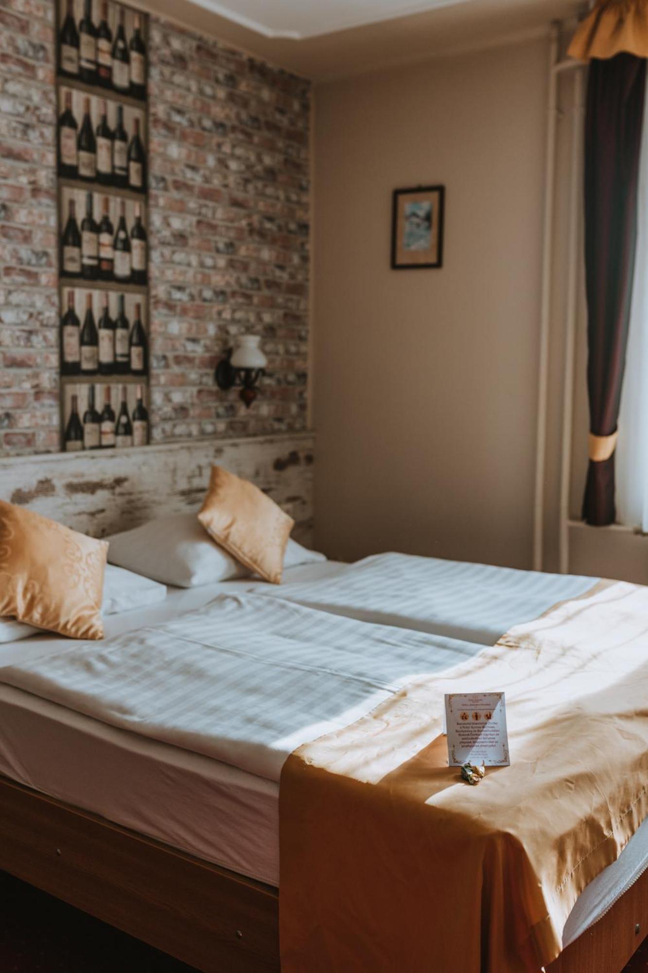 Hotel Korona Wellness, Rendezveny Es Borszalloda Eger Eksteriør billede