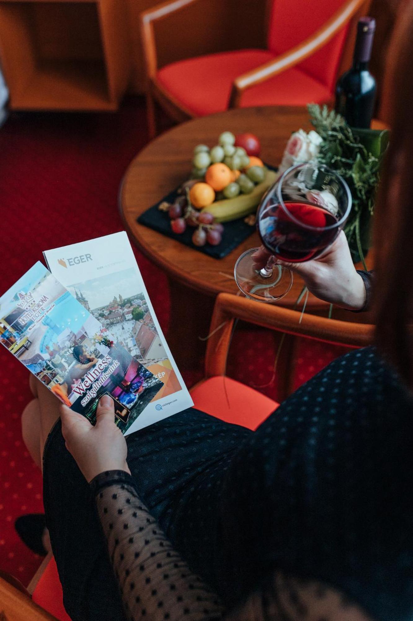 Hotel Korona Wellness, Rendezveny Es Borszalloda Eger Eksteriør billede