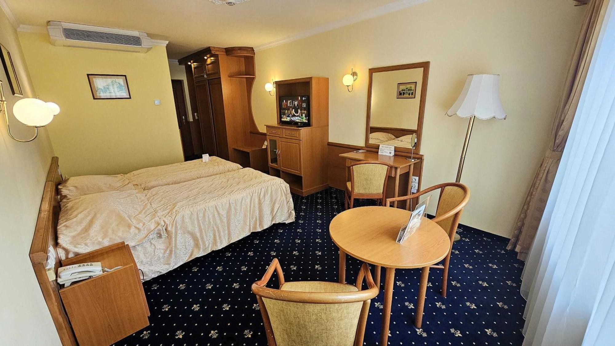 Hotel Korona Wellness, Rendezveny Es Borszalloda Eger Eksteriør billede
