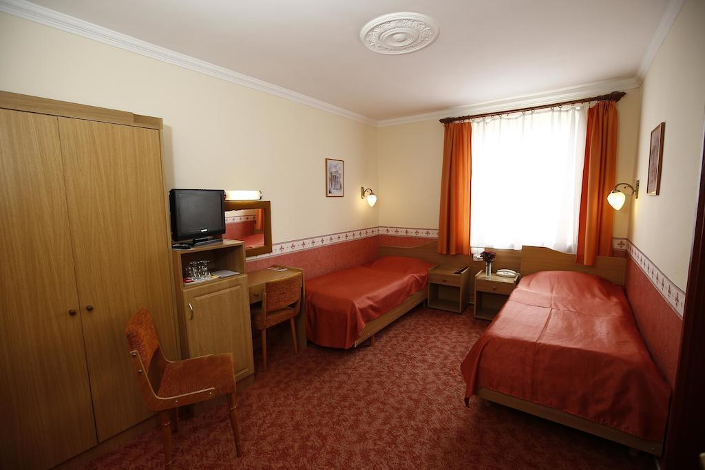 Hotel Korona Wellness, Rendezveny Es Borszalloda Eger Eksteriør billede
