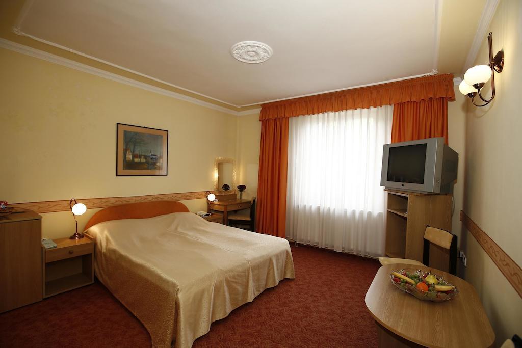 Hotel Korona Wellness, Rendezveny Es Borszalloda Eger Eksteriør billede