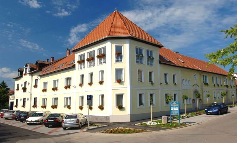Hotel Korona Wellness, Rendezveny Es Borszalloda Eger Eksteriør billede